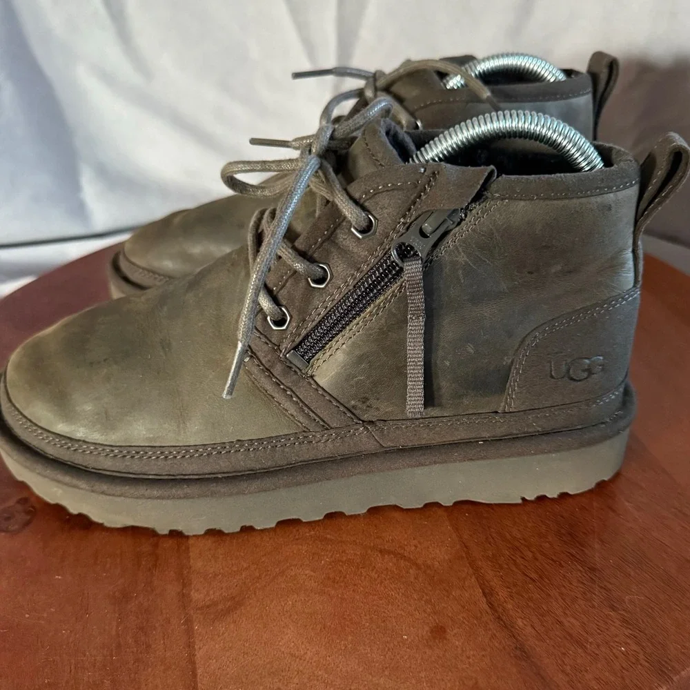 UGG Neumel Zip Chukka Boots Mens Size 6 Grey Leather Side Zip Fur‎ Lined Unisex